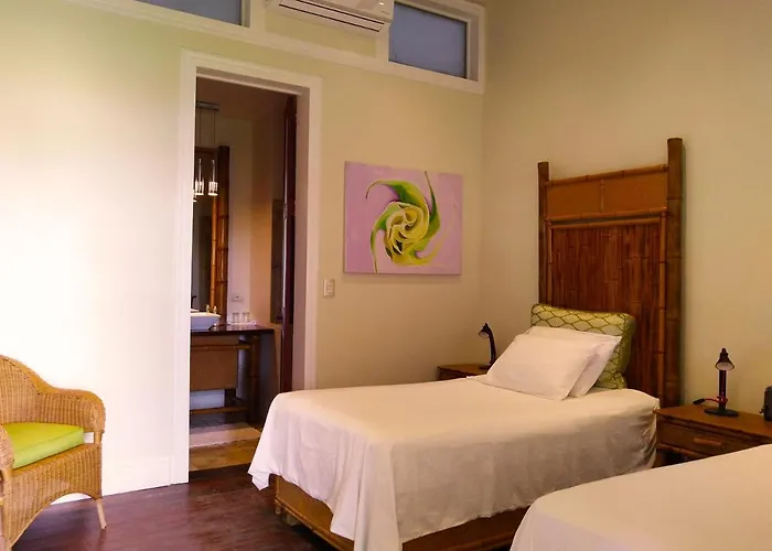 Iguana Lodge Beach Resort